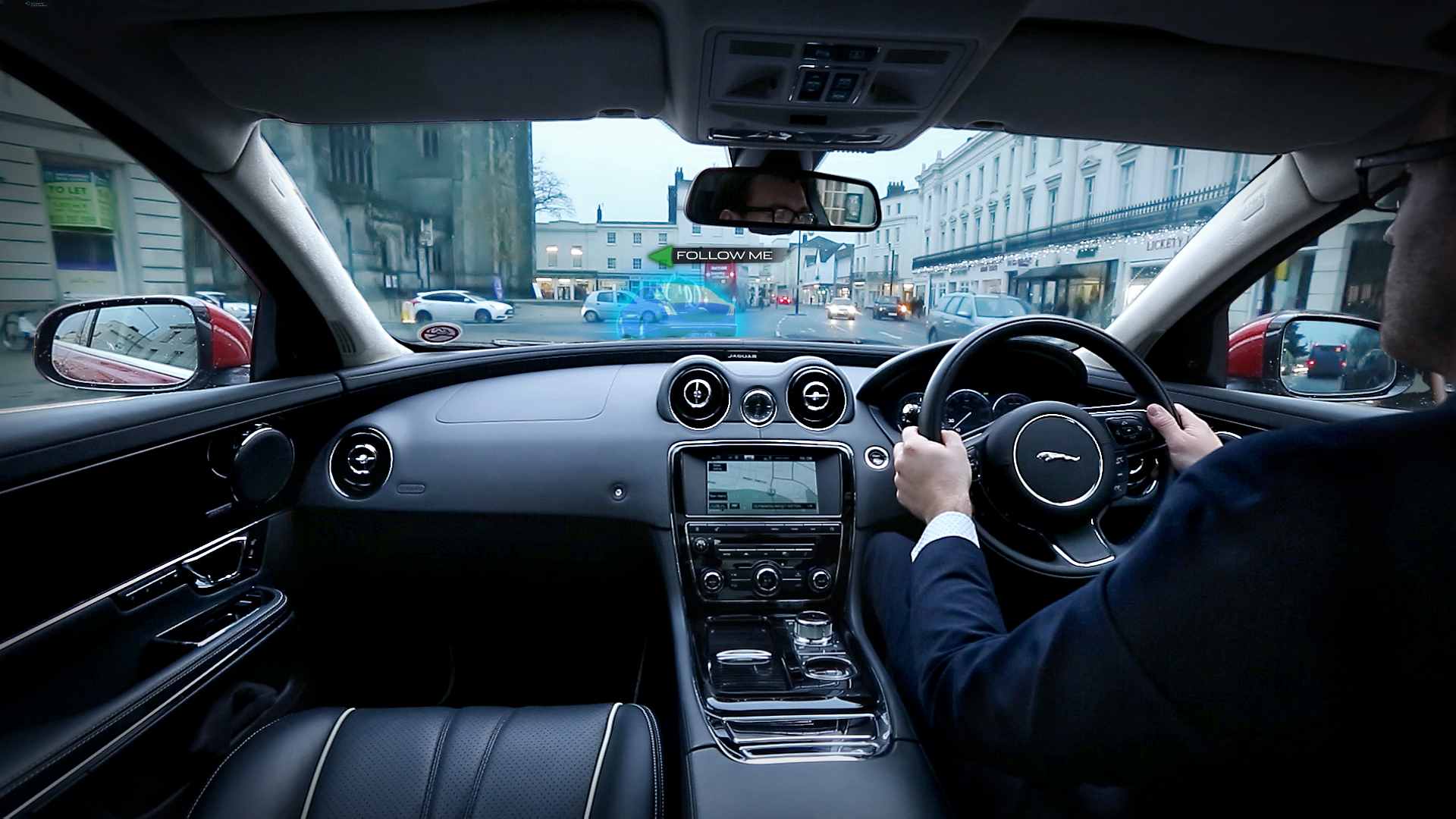 The Future Of Navigation Could Involve A Ghost Car By Jaguar Jlr Urbanwindscreen Followmeghostcar 03 The Connected Car