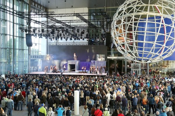 Wolfsburg 01 June 2015 - Around 35,000 visitors took part in the Autostadt's 15th anniversary celebrations (Autostadt GmbH/Matthias Leitzke)