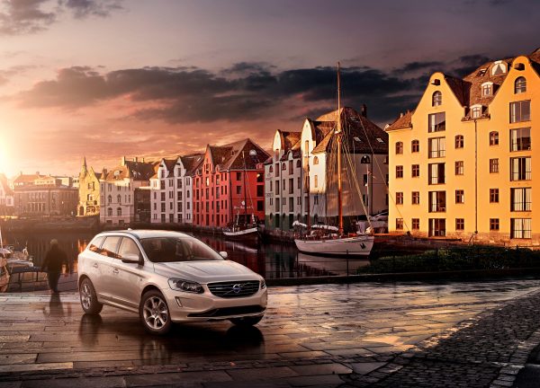 Volvo Cars is celebrating the upcoming 2014-2015 Volvo Ocean Race by presenting another special edition of sailing-inspired cars. The fifth generation Volvo Ocean Race Edition, which includes the Volvo V40, V40 Cross Country, V60 and XC60, will be launched at the 2014 Geneva Motor Show.